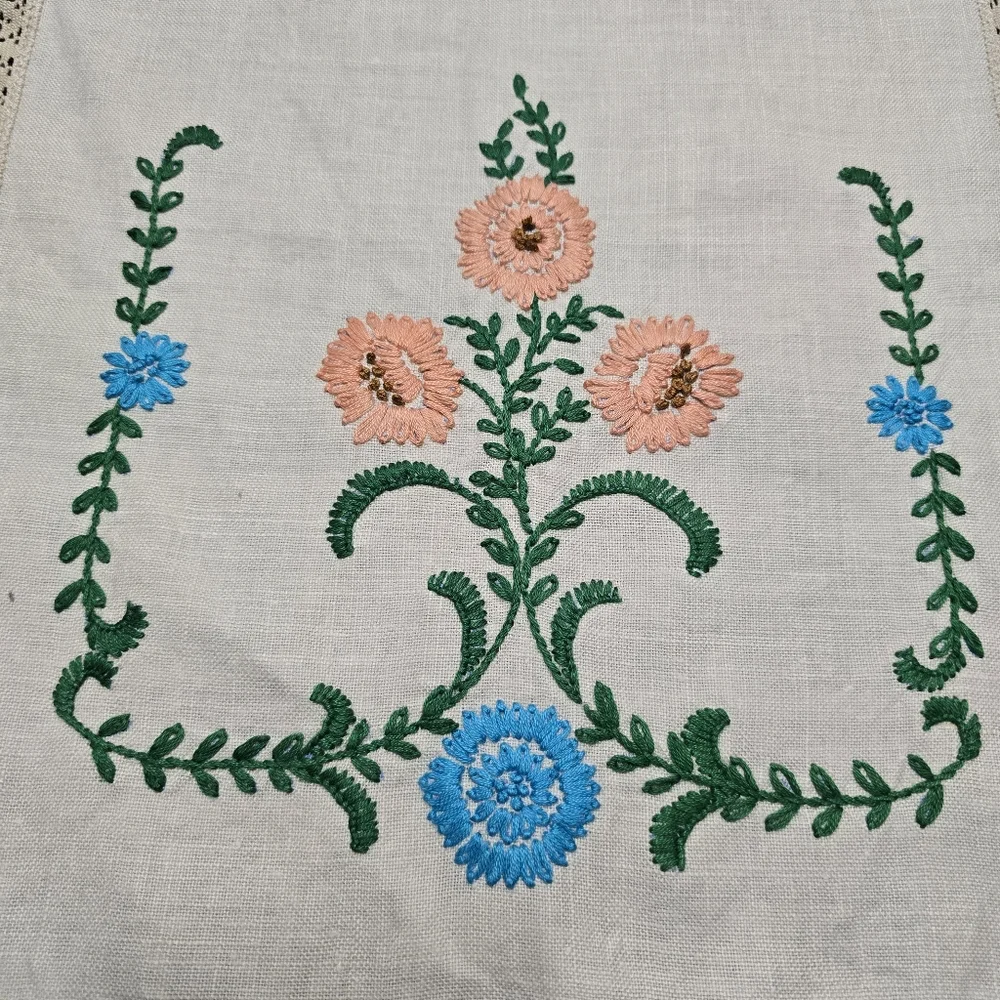 Betsy Ross Needlework NY For EMB Vintage Needlepoint Art Linen Scarf 39